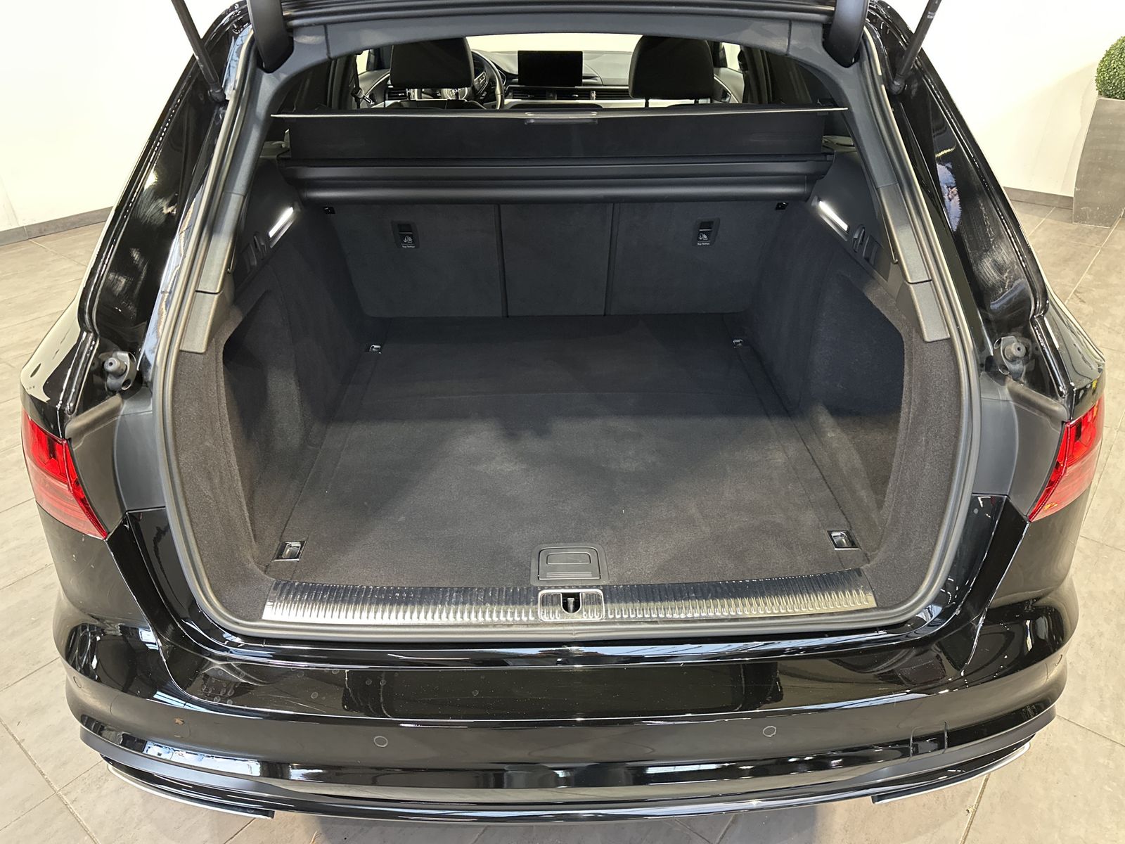 Fahrzeugabbildung Audi A4 Avant 40 TDI Advanced NAV+LED+HUD+TEMPOMAT+PP