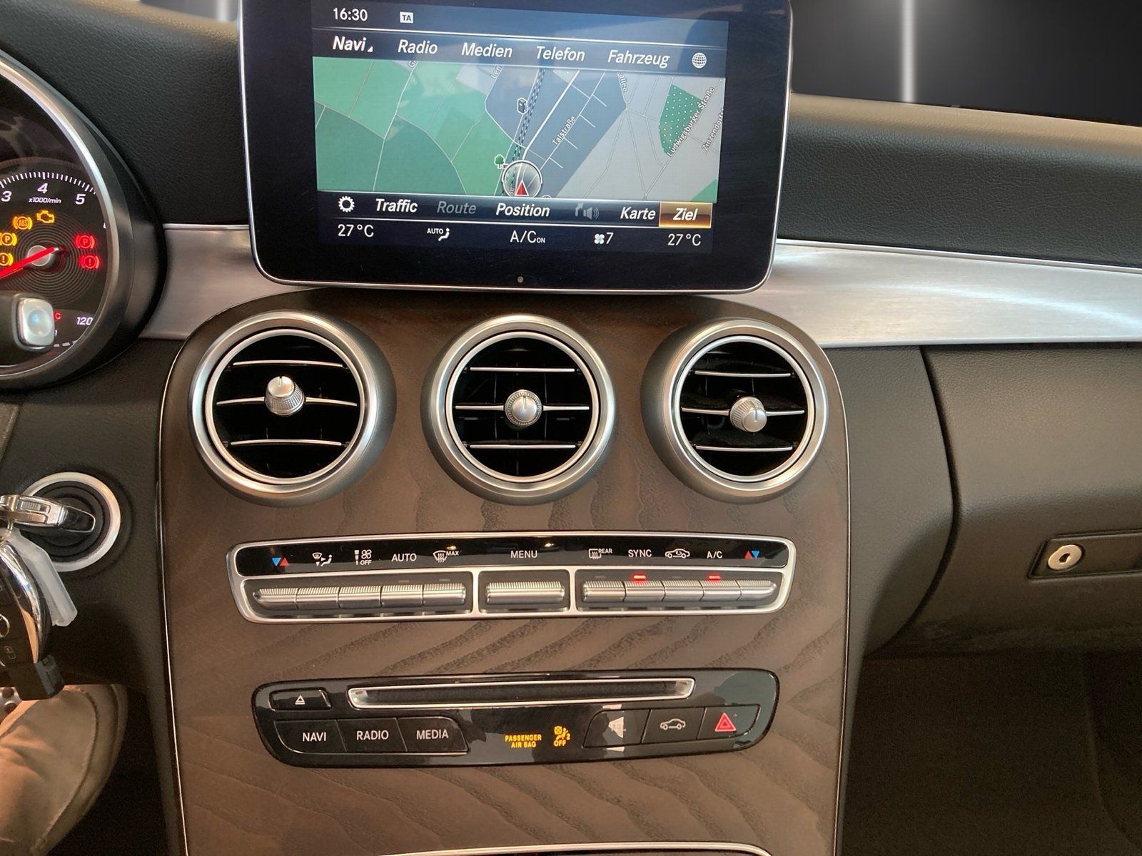 Fahrzeugabbildung Mercedes-Benz C 300 AMG*Burmester*Distro*Totwink*LED*Kam*AHK*