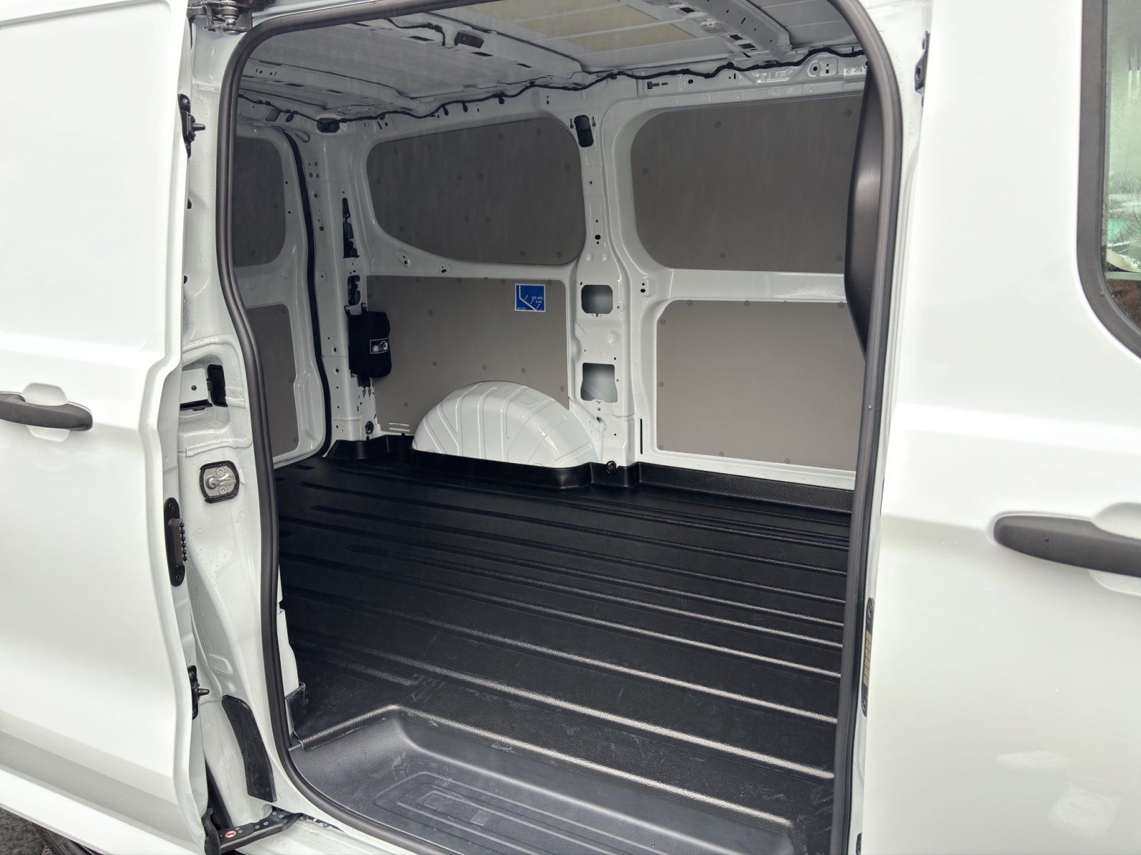 Fahrzeugabbildung Ford Transit Custom 320 L1 Trend FWD Plug-in Hybrid