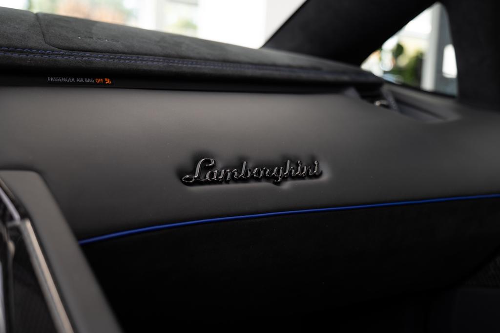 Lamborghini Aventador