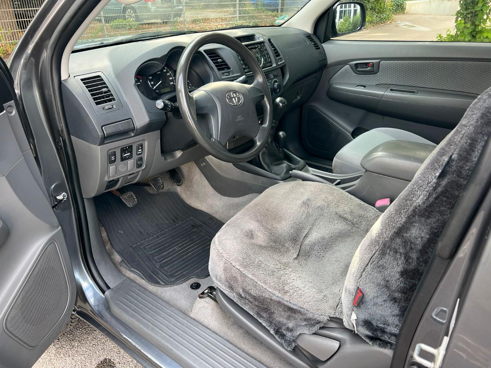 Toyota Hilux 2011 — photo 12
