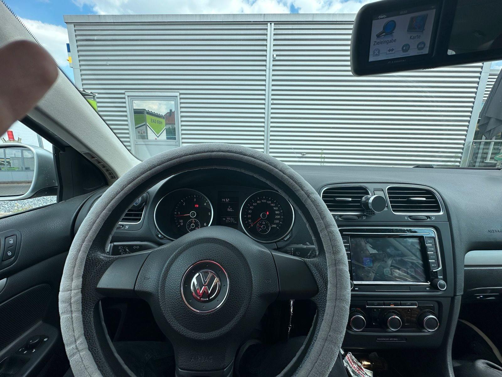 Volkswagen Golf 2011 — engine 105 HP (77kW)