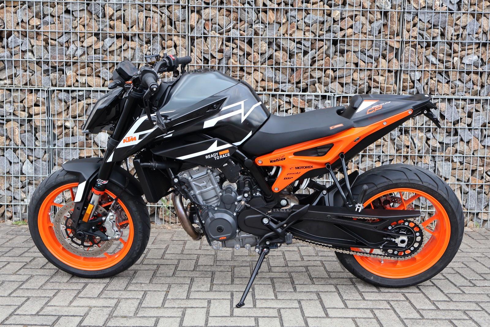KTM 890 Duke GP mit Zubehör / wenig Km