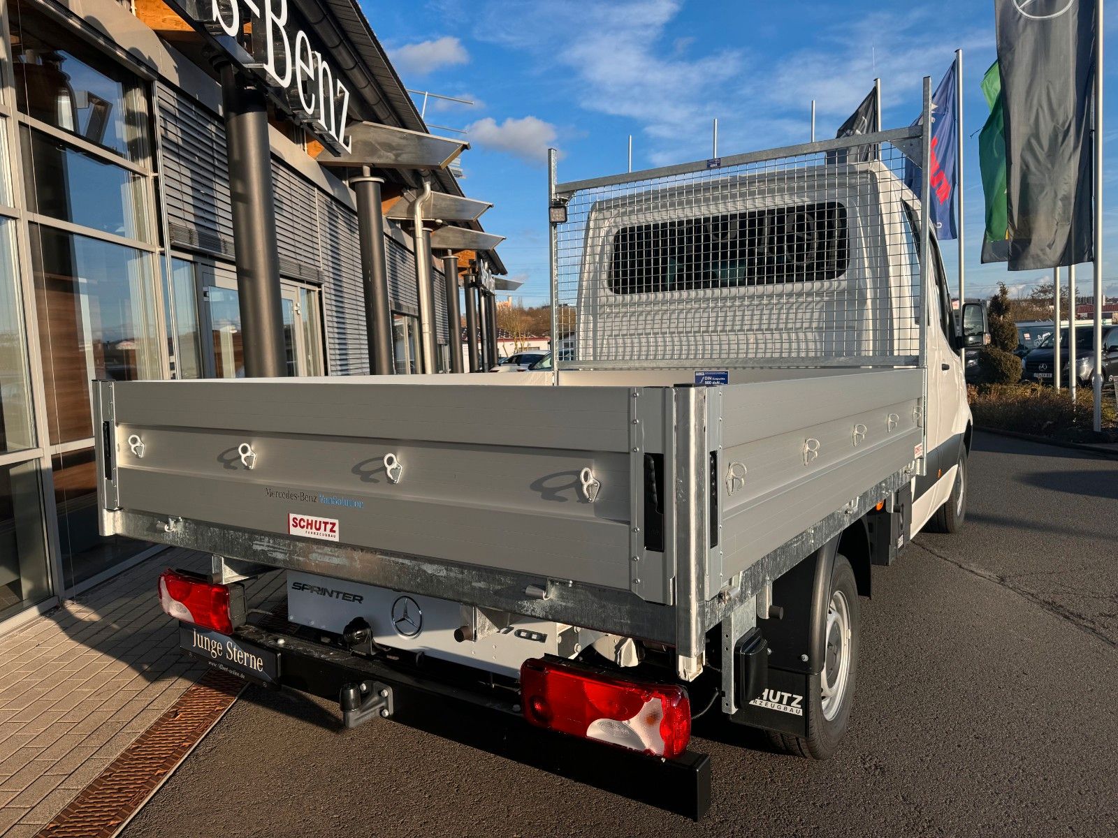 Fahrzeugabbildung Mercedes-Benz Sprinter 317 CDI DoKa Klima Stdheiz AHK3,5to