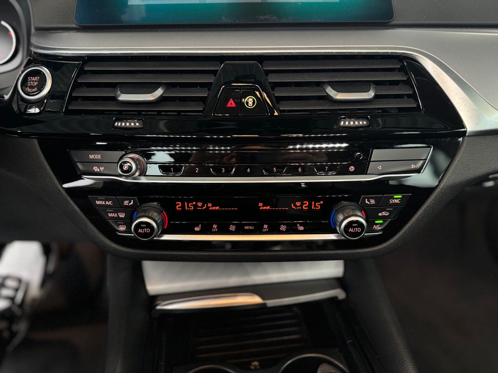 Fahrzeugabbildung BMW 520 d Touring "Business-P. Navi Connected Plus"