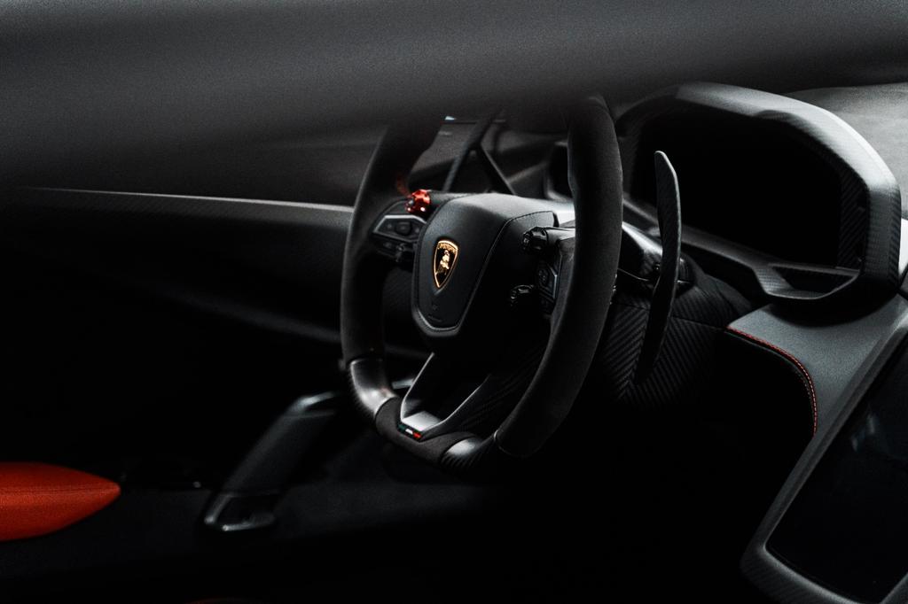 Lamborghini Revuelto