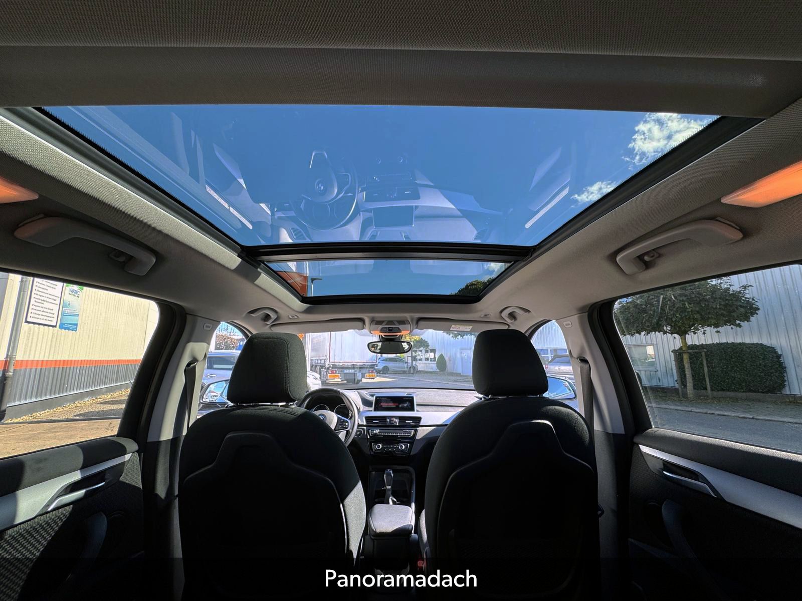 Fahrzeugabbildung BMW X1 xDrive25e Advantage ACC KAM LED PANO AHK SHZ