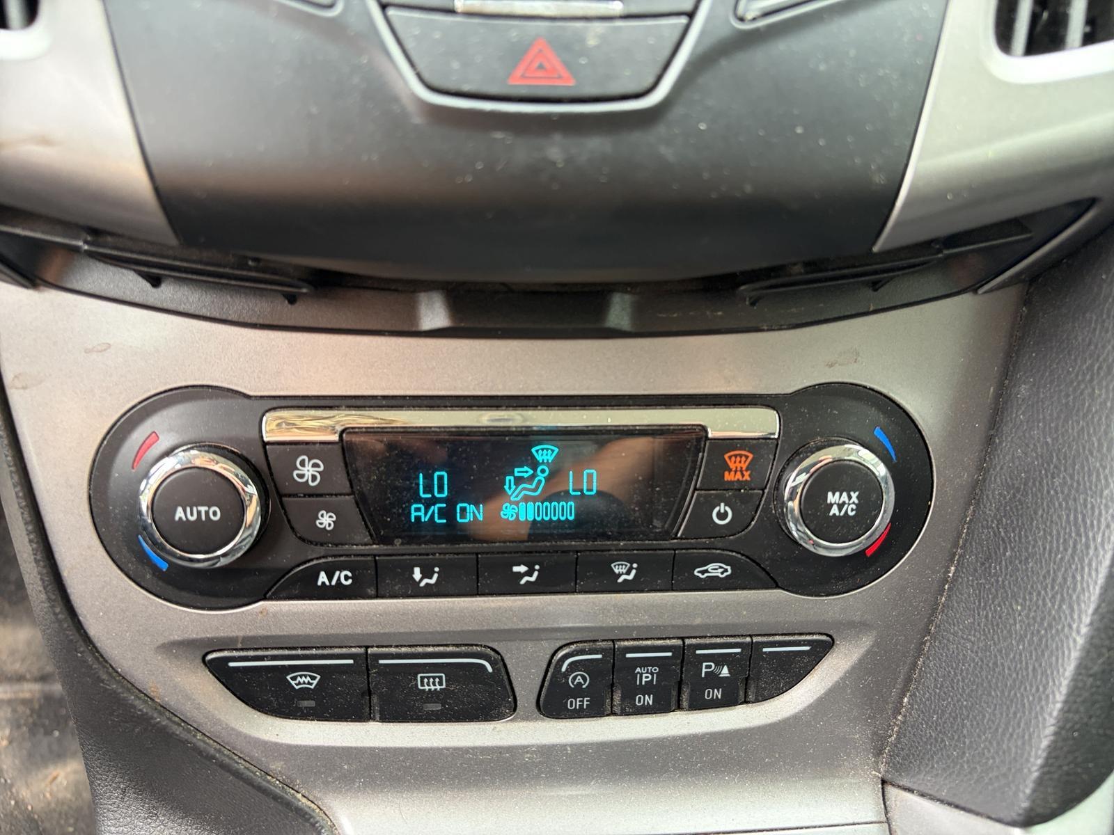 Ford Focus 2013 — photo 27