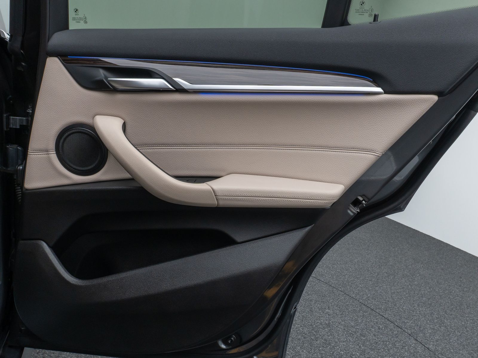 Fahrzeugabbildung BMW X2 xD20d M Sport Panorama Kamera HUD DAB Komfort