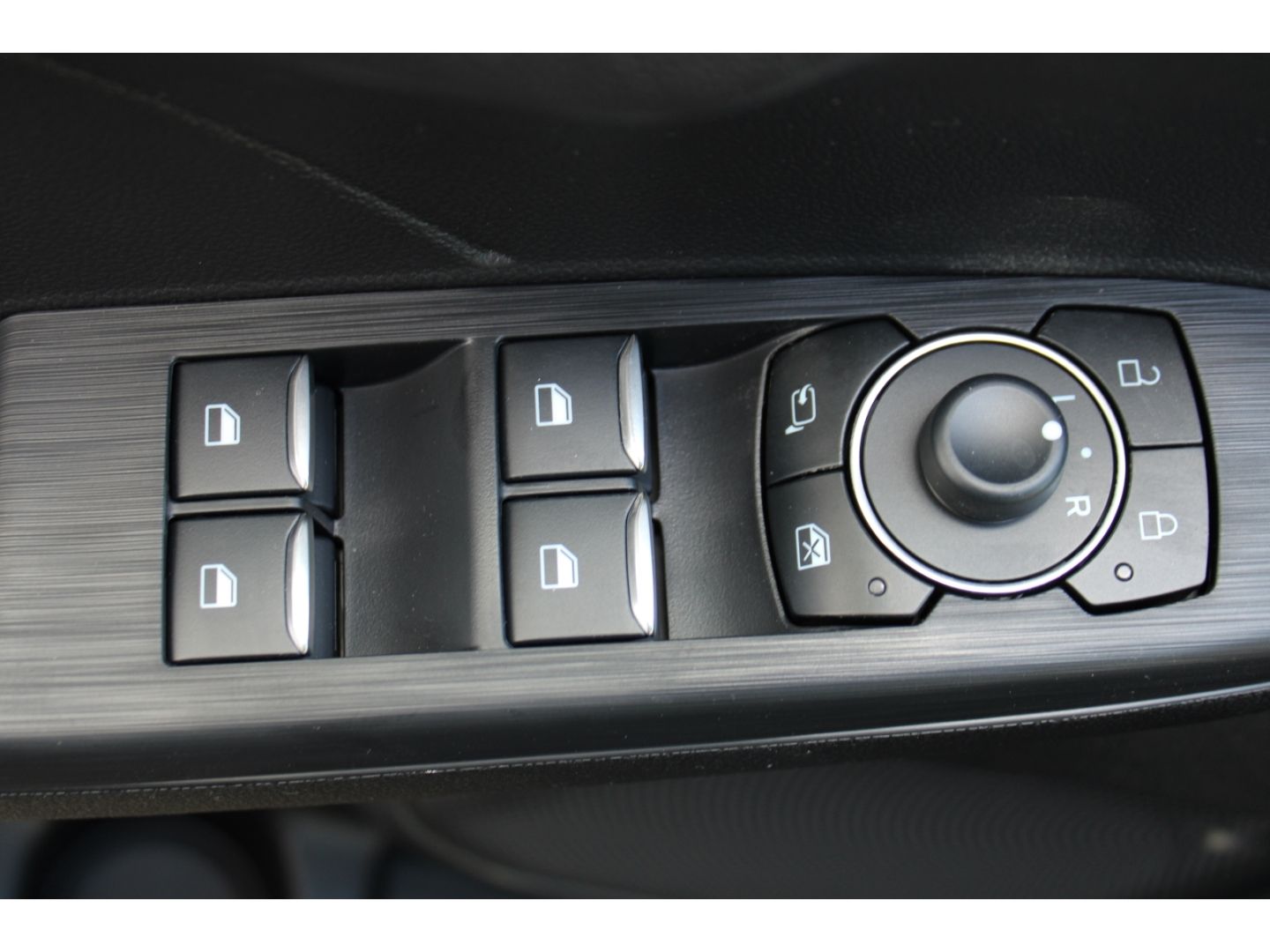 Fahrzeugabbildung Ford Kuga ST-Line Autom. LED GRA TWA PDC RFK Navi AHK