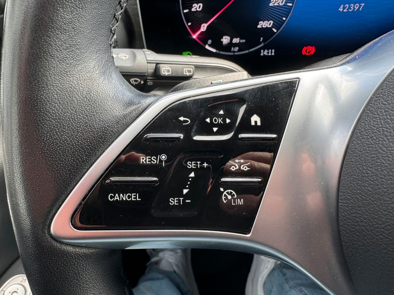 Fahrzeugabbildung Mercedes-Benz V 300 d AVANTGARDE Extral DISTRONIC 360Kamera