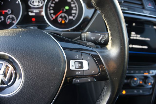 Fahrzeugabbildung Volkswagen Touran 2.0 TDI SCR DSG IQ.DRIVE NAVI AHK LANE