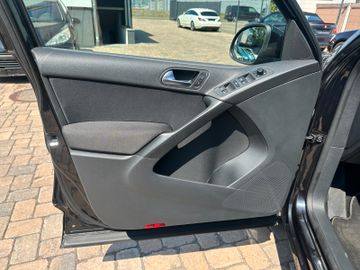 Volkswagen Tiguan - 12