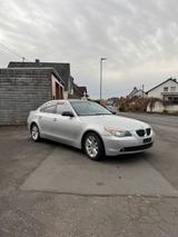 BMW E60 545i V8 - BMW 545 aus 2005: 545i