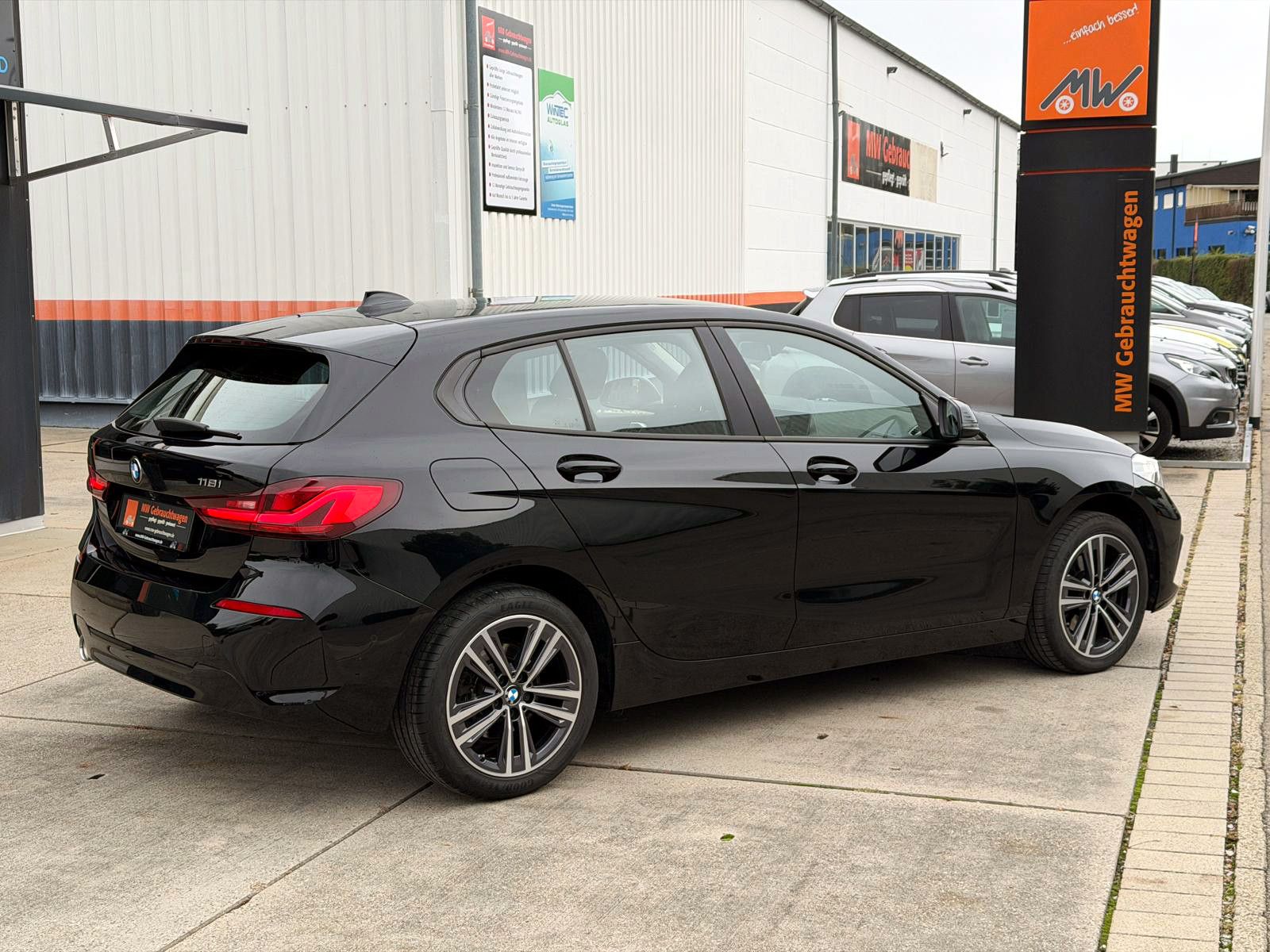 Fahrzeugabbildung BMW 118i Advantage Steptr. HUD KAM SHZ LHZ CarPlay