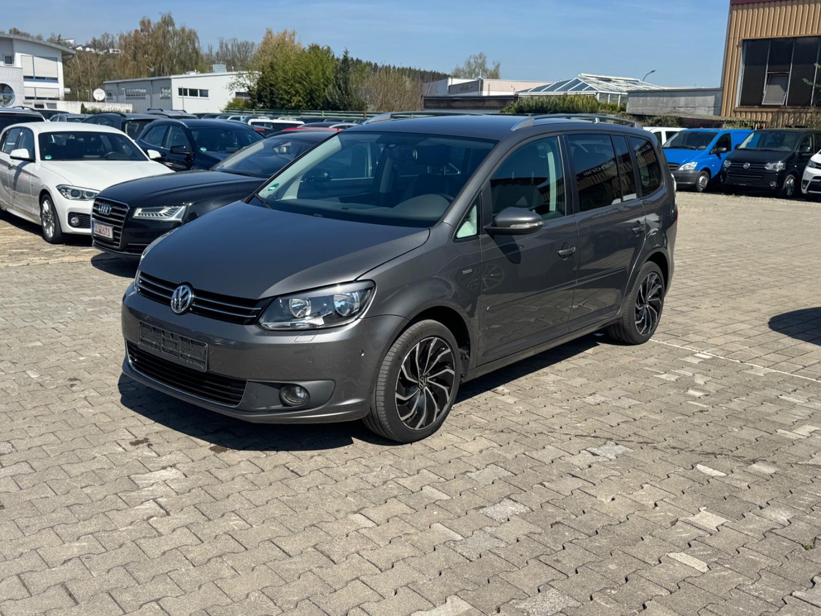 Volkswagen Touran Life 2.0 TDI *7-SITZER*