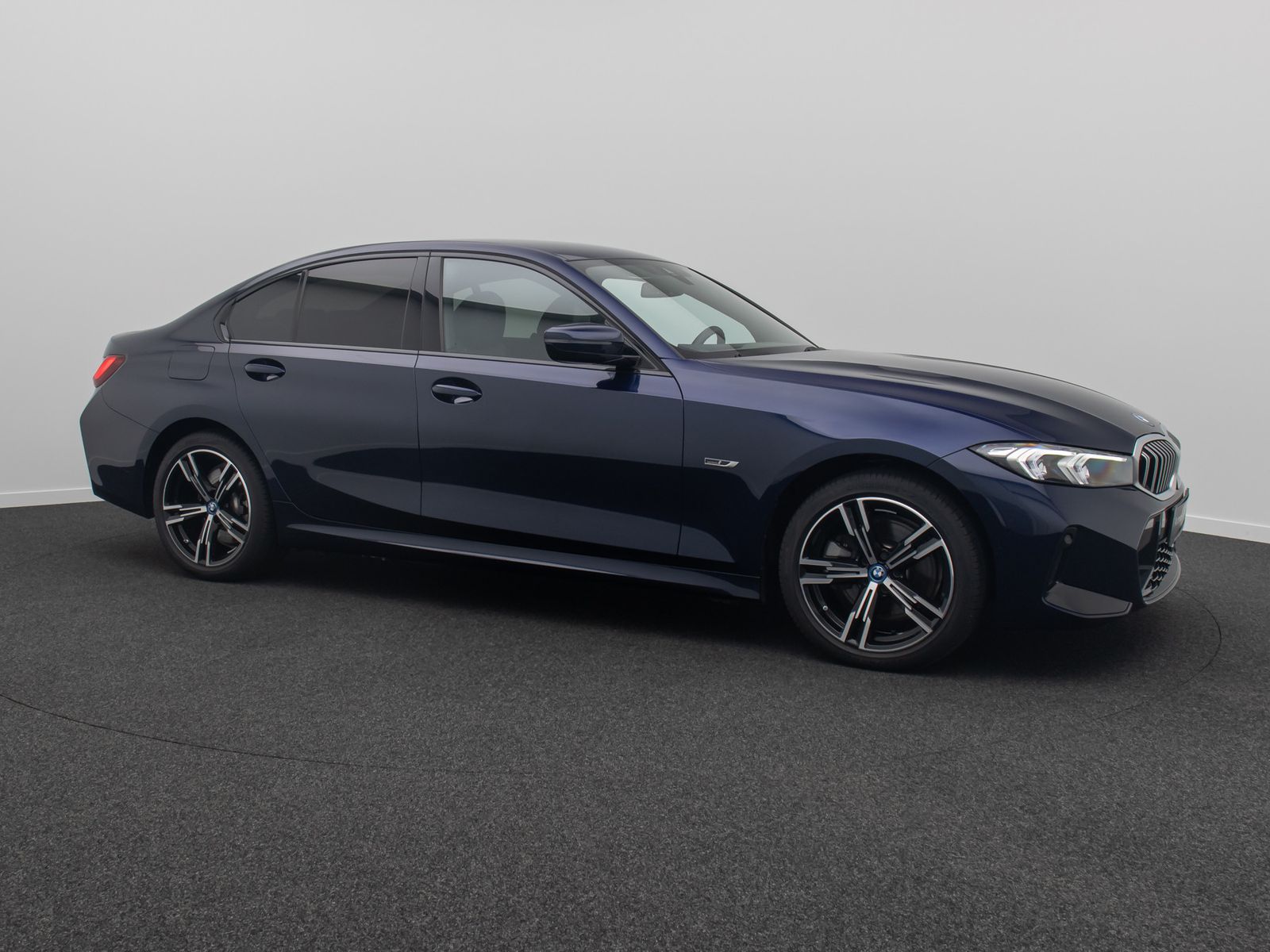 Fahrzeugabbildung BMW 320e M Sport DAB PDC Widscreen Individual 18Zoll