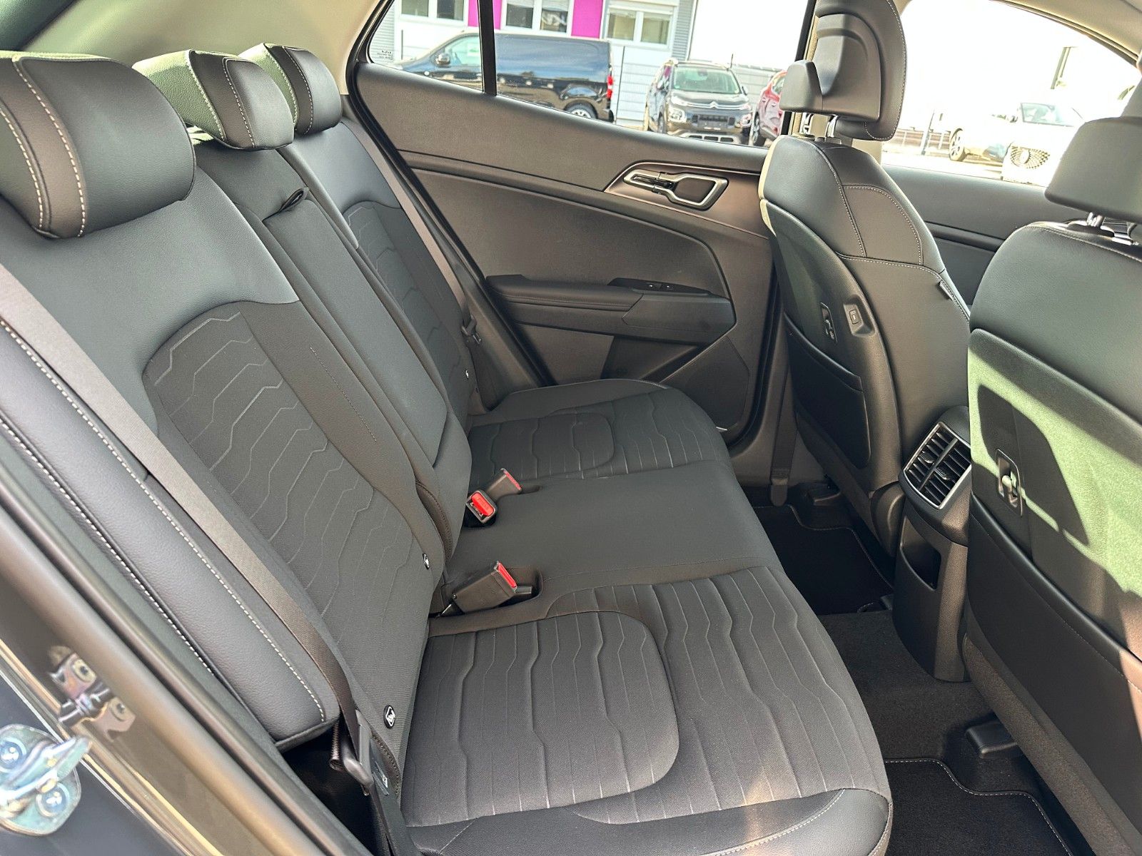 Fahrzeugabbildung Kia Sportage 1.6T 2WD VISION KOM MT