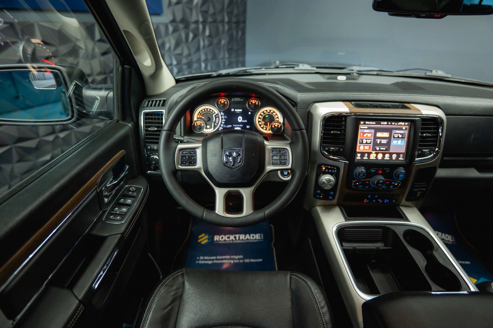 Fahrzeugabbildung Dodge RAM 5.7 V8 HEMI 4x4 Sport LARAMIE NightPaket 19%