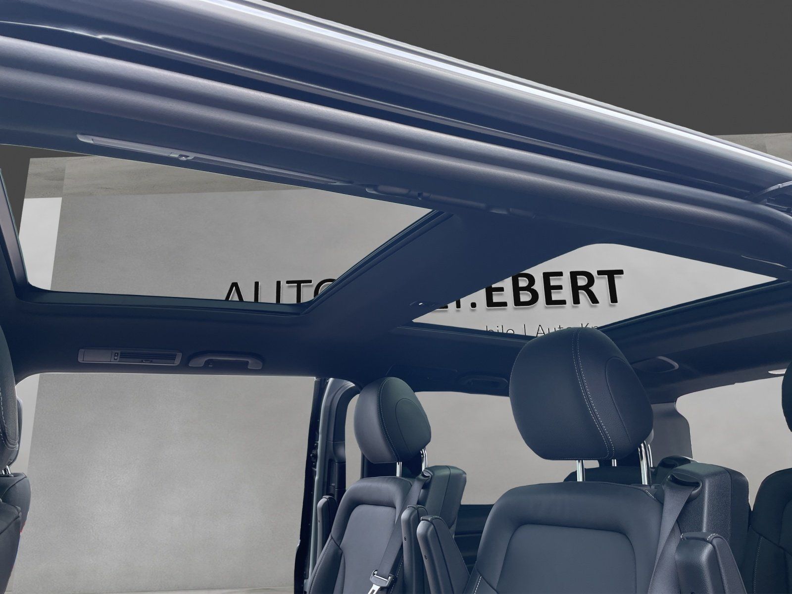 Fahrzeugabbildung Mercedes-Benz V 300 d 4MATIC AVANTGARDE MBUX Burmester Pano