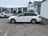 Skoda Octavia Combi 2.0 TDI DSG 4x4 Ambition 175€ m. 2 - Skoda Octavia: Allradantrieb