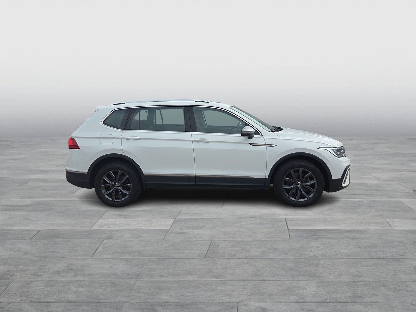 Fahrzeugabbildung Volkswagen Tiguan Allspace TSI Life DSG LED Navi ACC AHK Pa