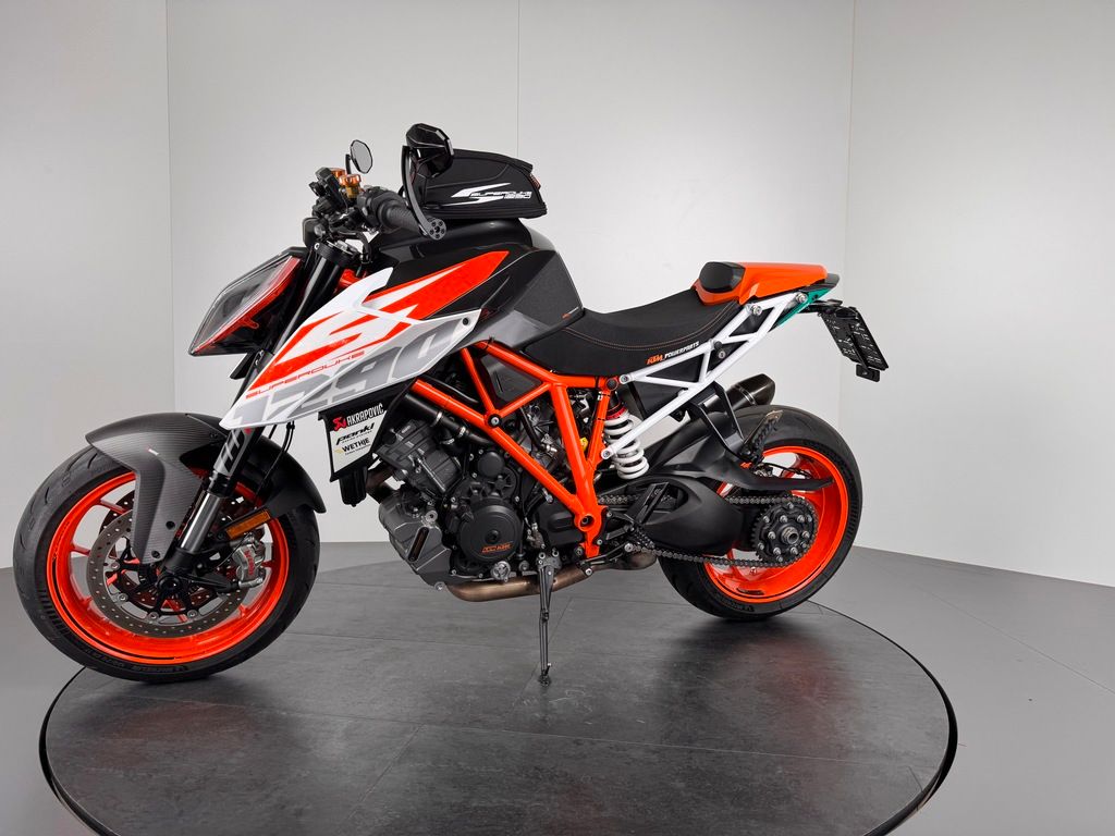 Fahrzeugabbildung KTM 1290 SUPER DUKE R *ZUBEHÖR *SERIVCE NEU *1. HAND