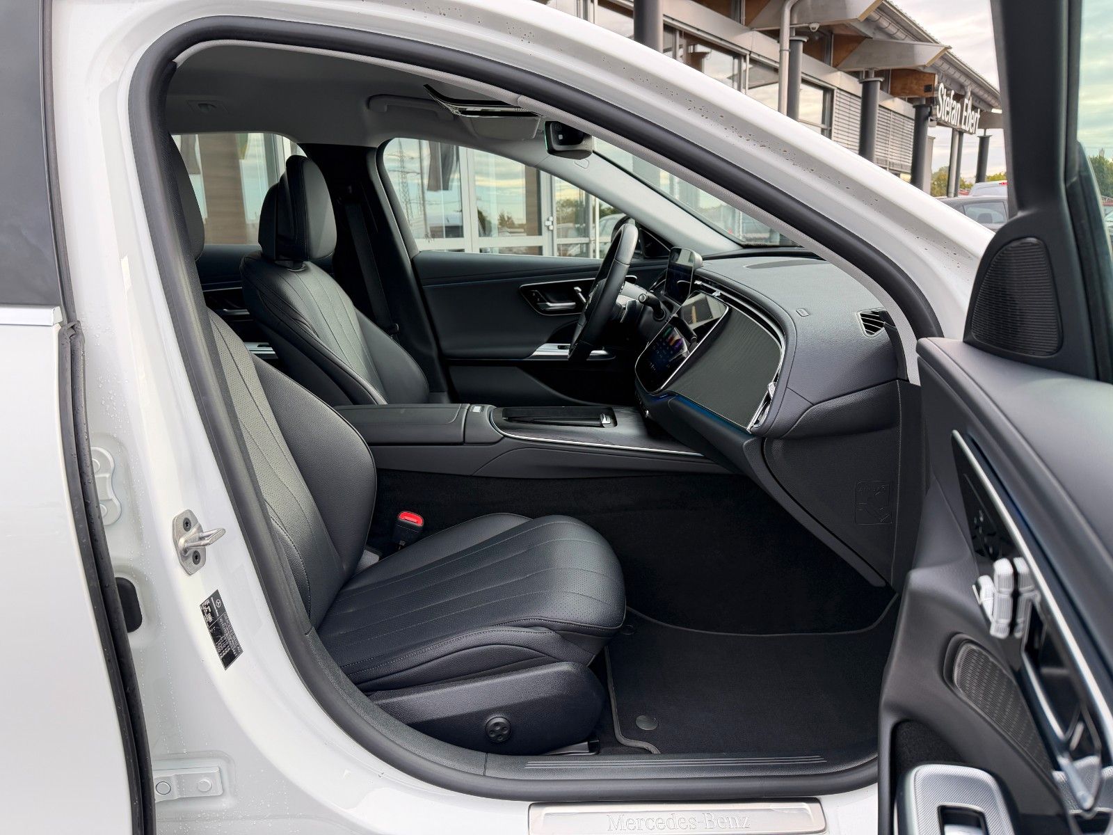 Fahrzeugabbildung Mercedes-Benz E 300de Avantgarde AHK+Distr+Memory+360+DigitalL