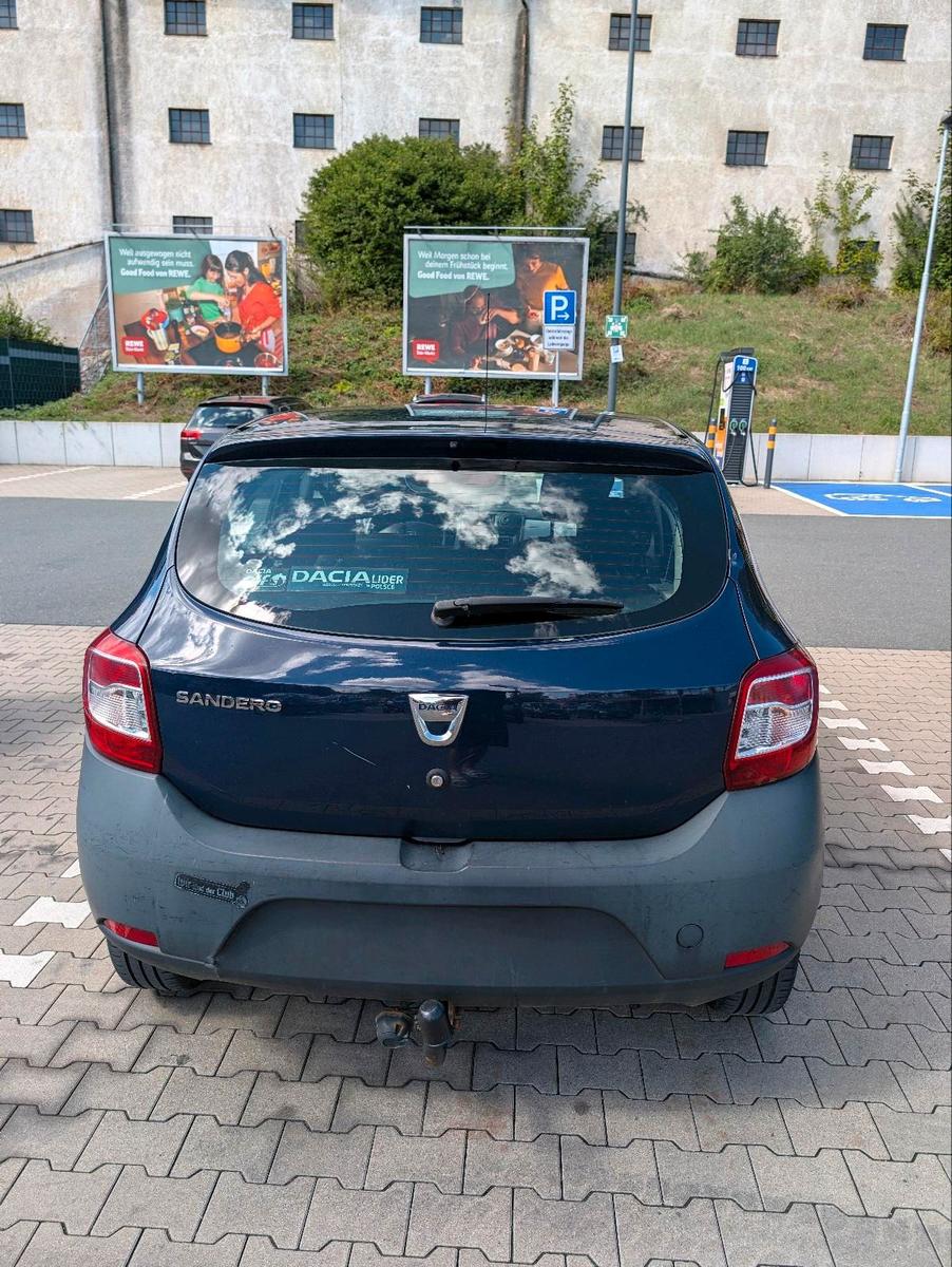 Dacia Sandero 2013 — engine