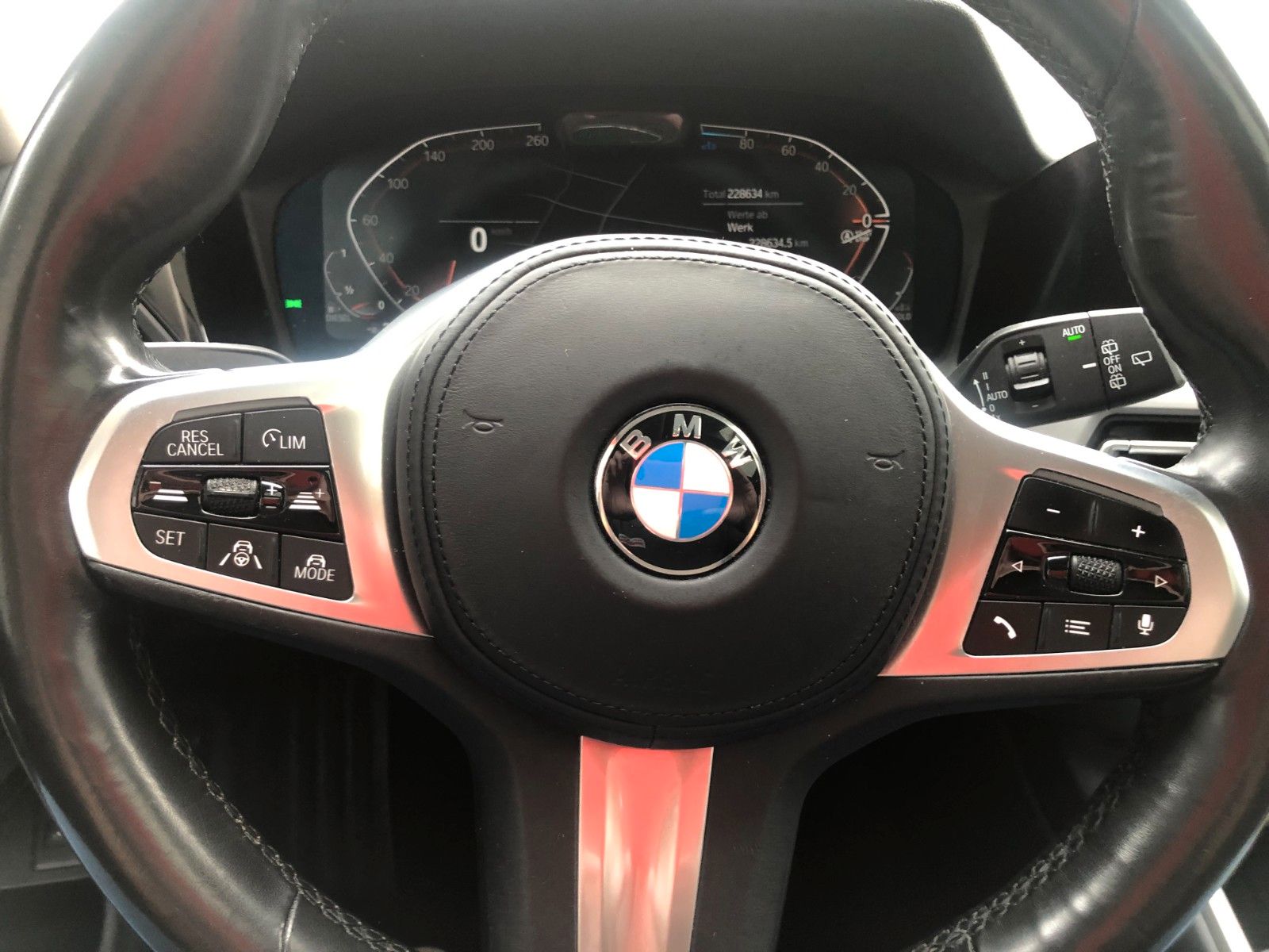 Fahrzeugabbildung BMW 320 d Touring Advantage Panoramadach