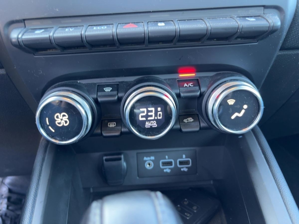 Fahrzeugabbildung Renault Clio INTENS E-TECH 140 Navi SHZ Kamera