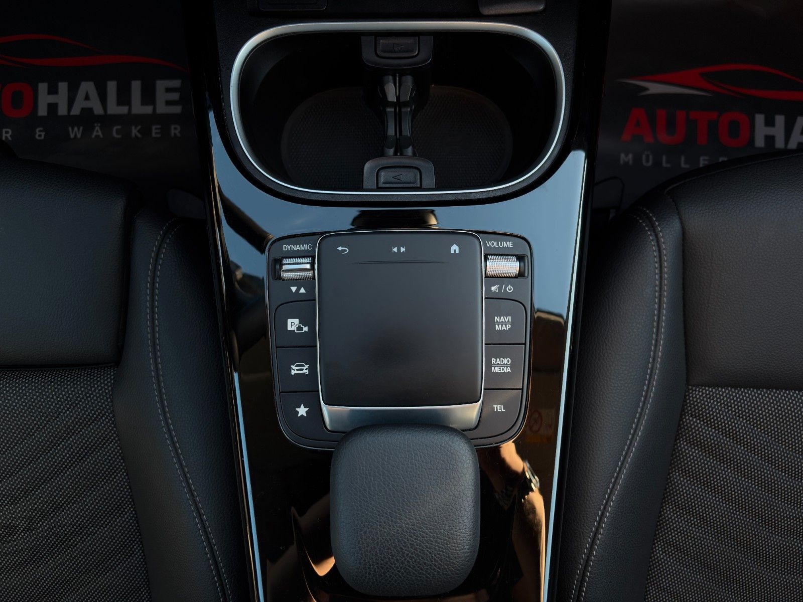 Fahrzeugabbildung Mercedes-Benz CLA 180 SB SHZ LKA MBUX CarPlay TEMP KLIMA Navi