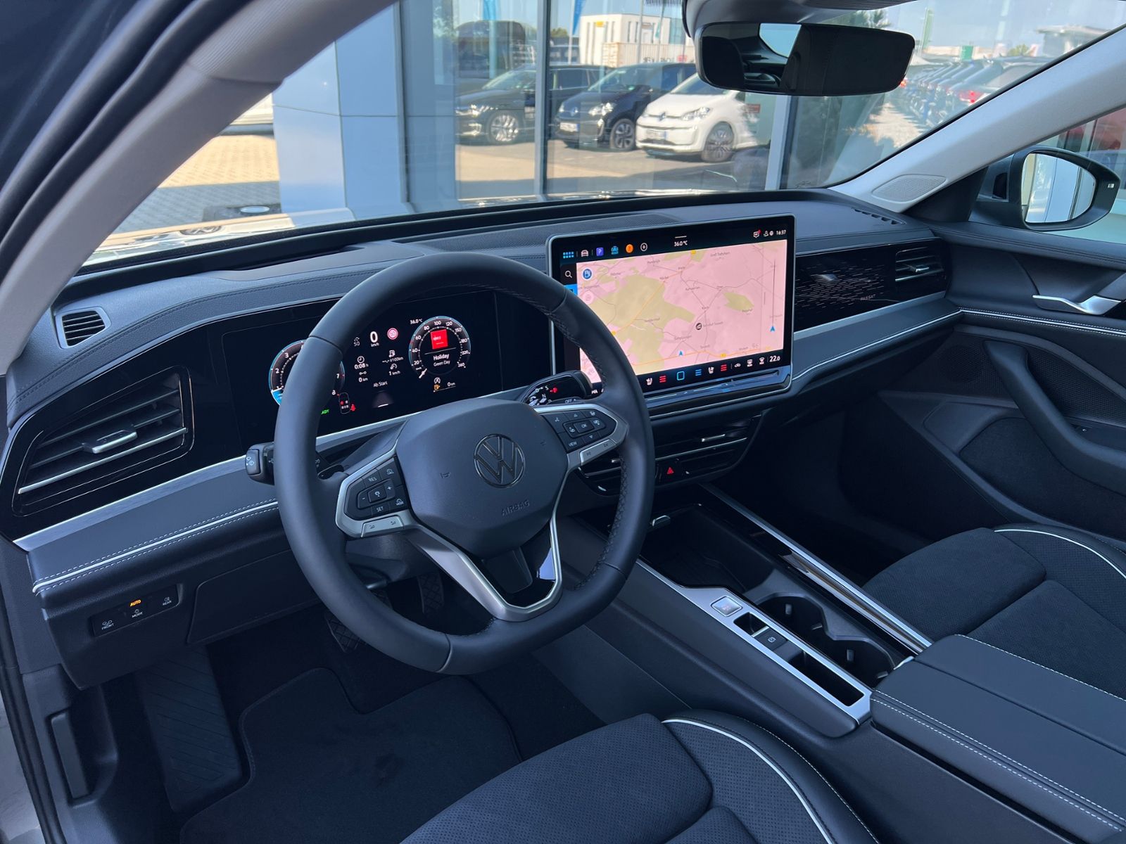 Fahrzeugabbildung Volkswagen Passat Variant Elegance 1.5 eTSI DSG *AHK,IQ-Lig