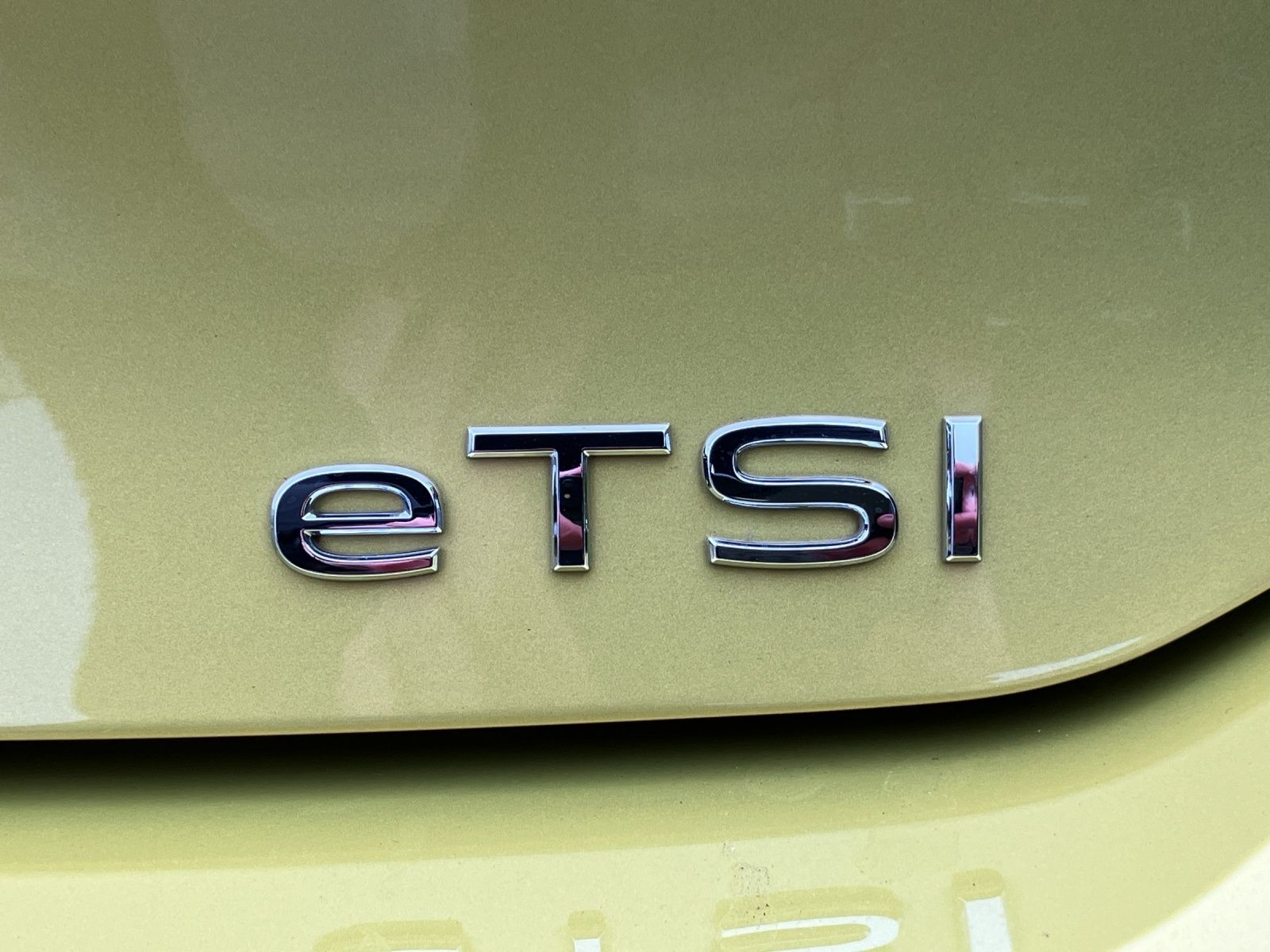 Fahrzeugabbildung Volkswagen Golf VIII 1.5 TSI R-Line DSG LED+ ACC RFK NAVI T