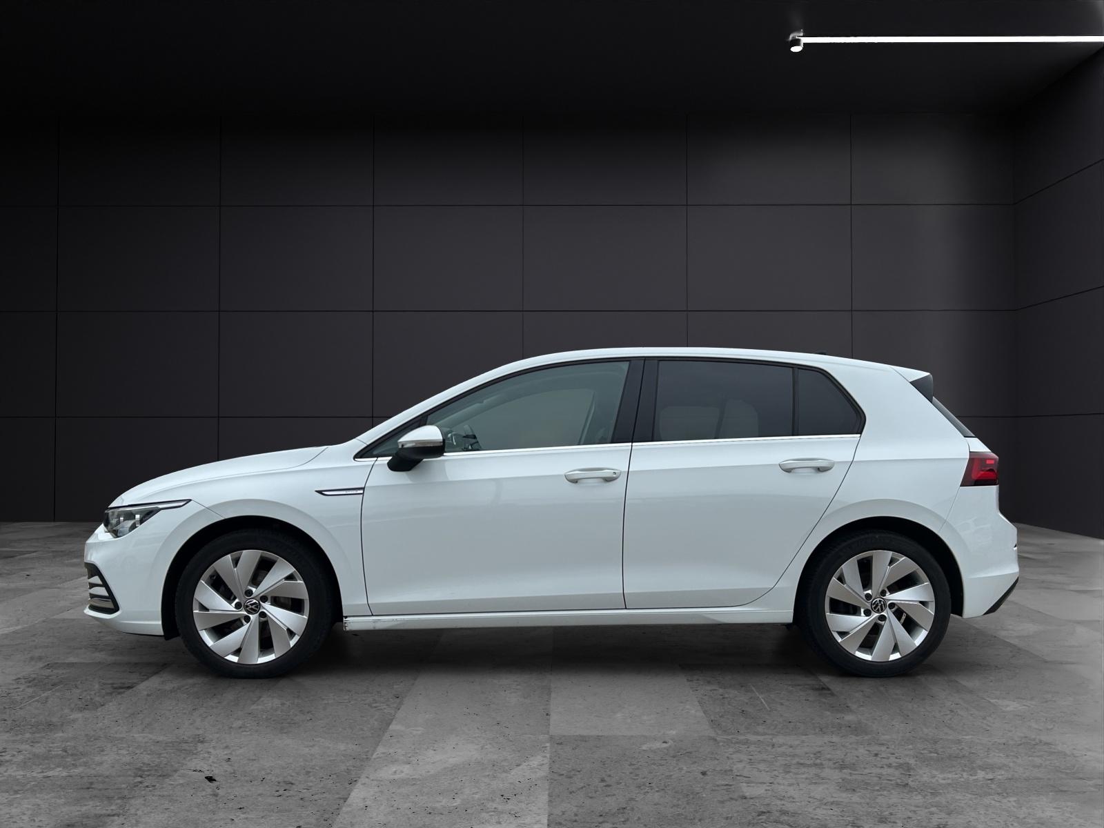 Volkswagen Golf VIII TSI Style Matrix Navi ACC STHZ PDC SHZ