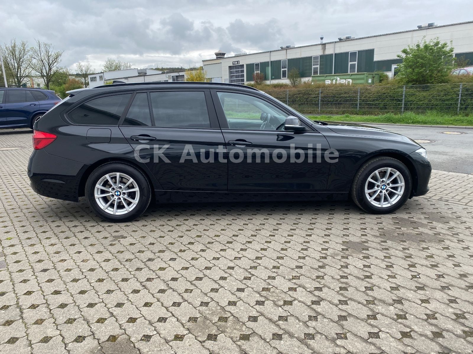 Fahrzeugabbildung BMW 320 I Touring Advantage Automatik/Navi/LED/PDC