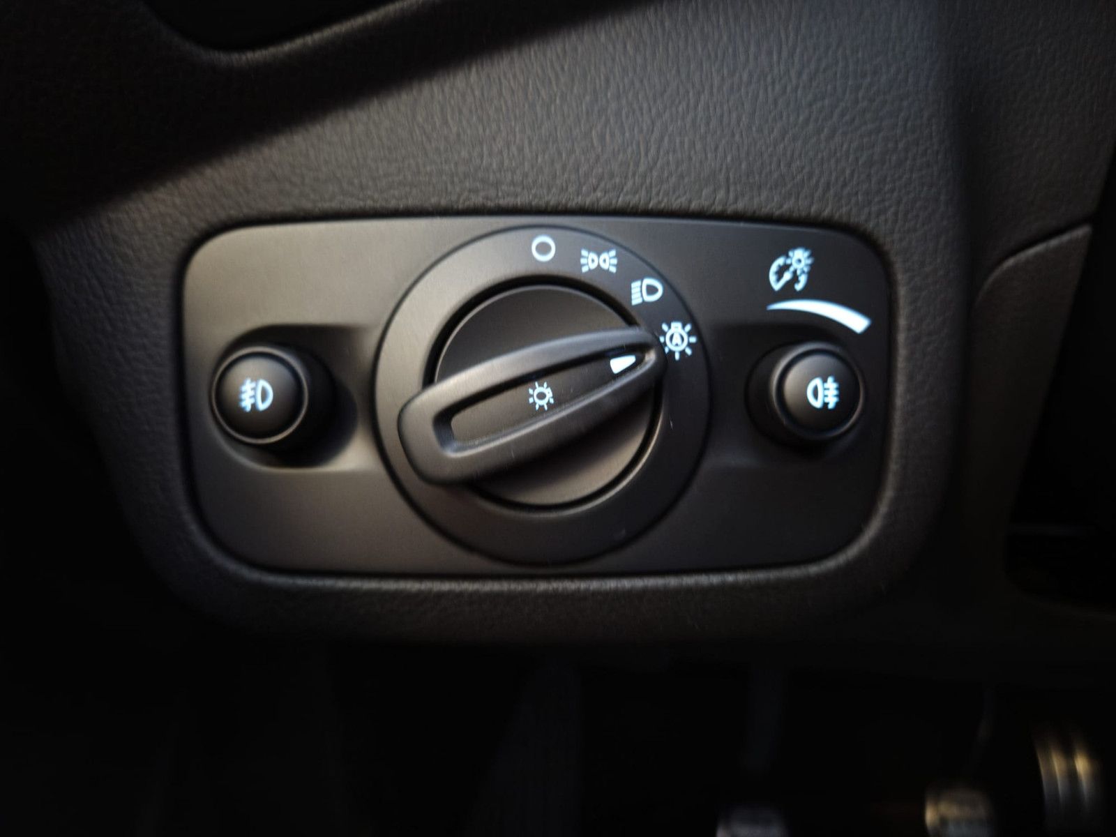 Fahrzeugabbildung Ford Kuga ST-Line/Xenon/GARANTIE/1. HAND