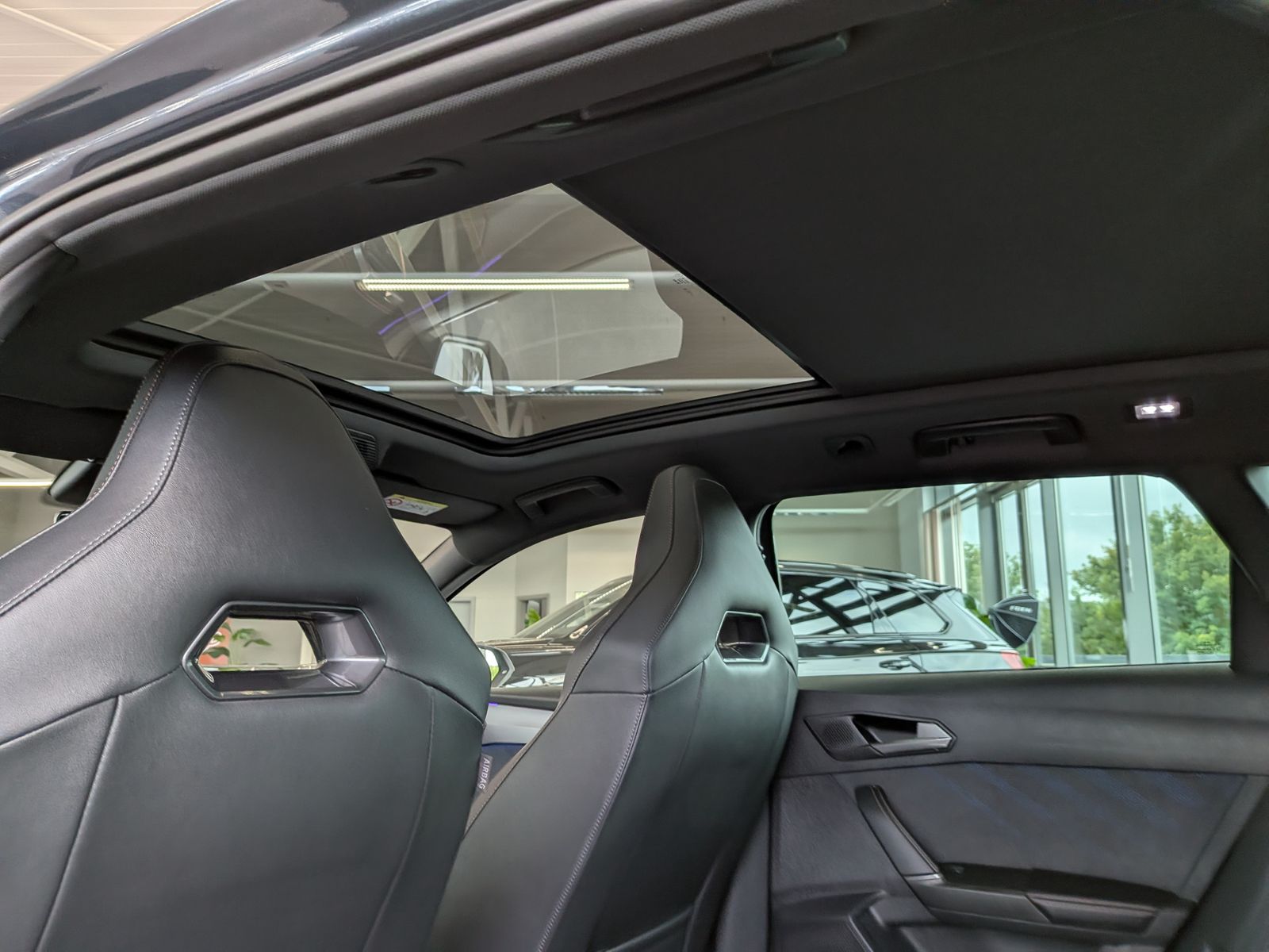 Fahrzeugabbildung CUPRA Leon 1.5 eTSI Dynamic-Edge-Paket Pano Cam AHK 18