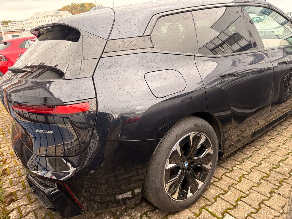 Image of BMW iX