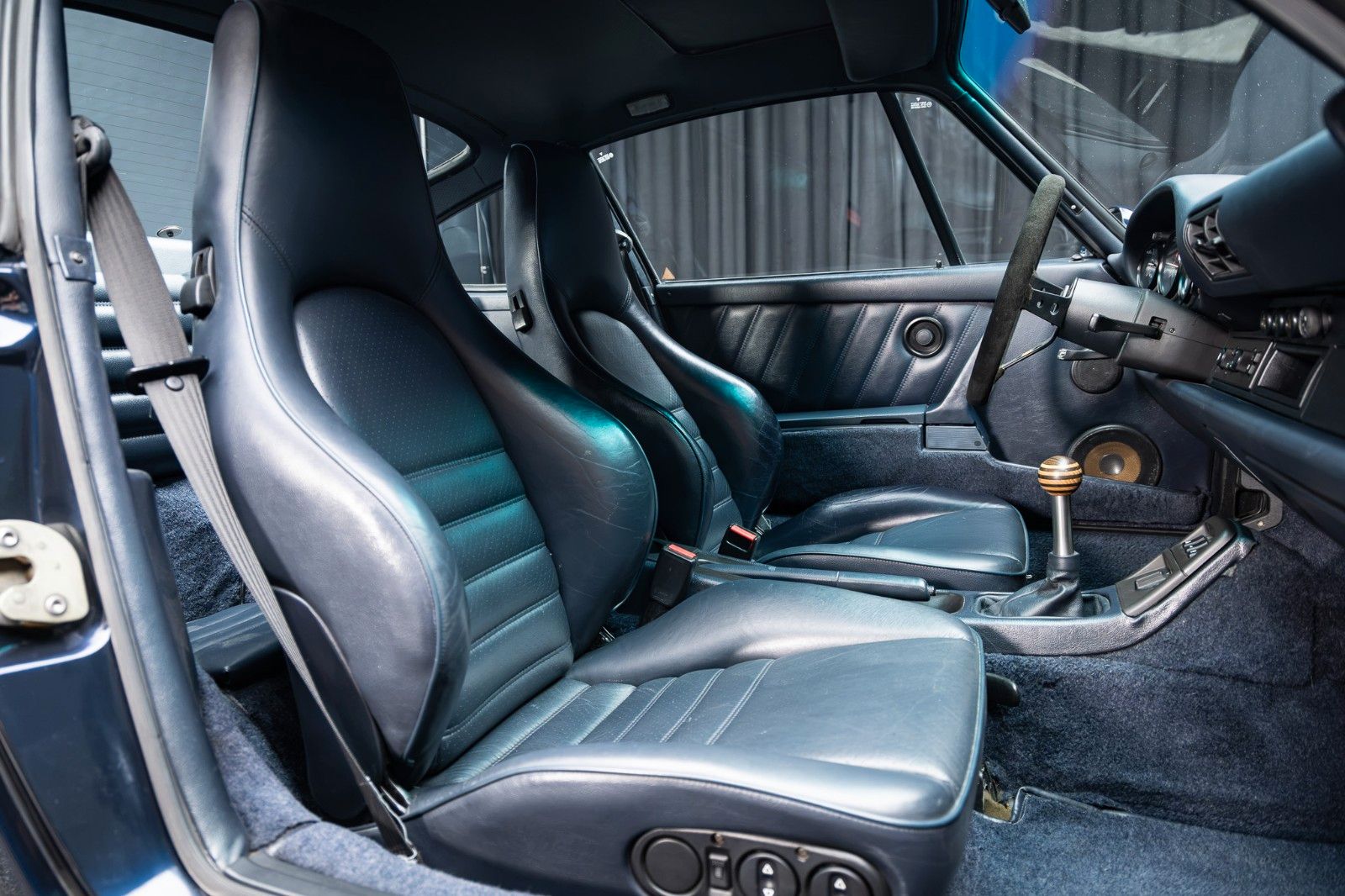Fahrzeugabbildung Porsche 964 Carrera 2 Coupé + Schalter + H-Kennz.