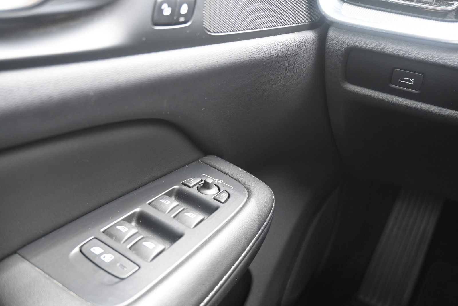 Fahrzeugabbildung Volvo V60Cross Country B4D AWD Plus*FSHZG*ACC*BLIS*AHK