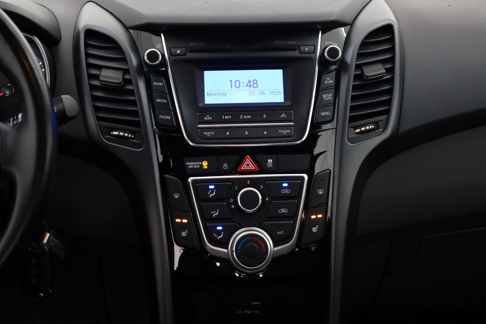 Fahrzeugabbildung Hyundai i30 blue Passion SH,PDC,8 fach bereift