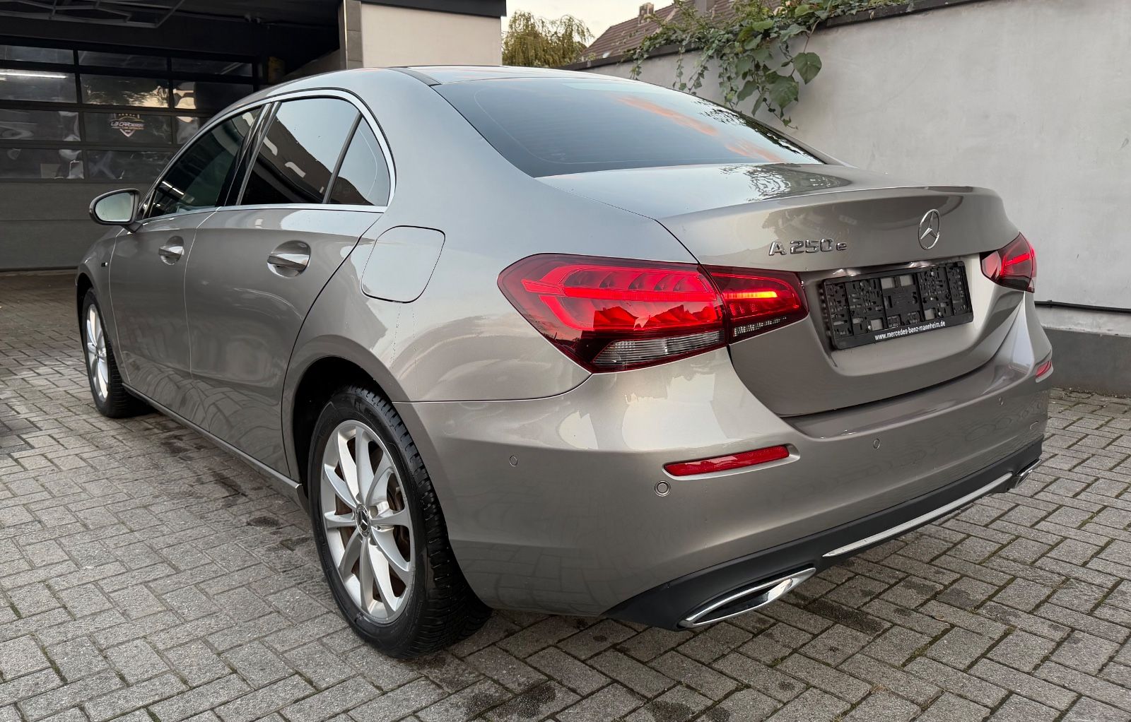 Mercedes-Benz A 250 e Limousine  Leder Pano Kamera ACC imagem 3