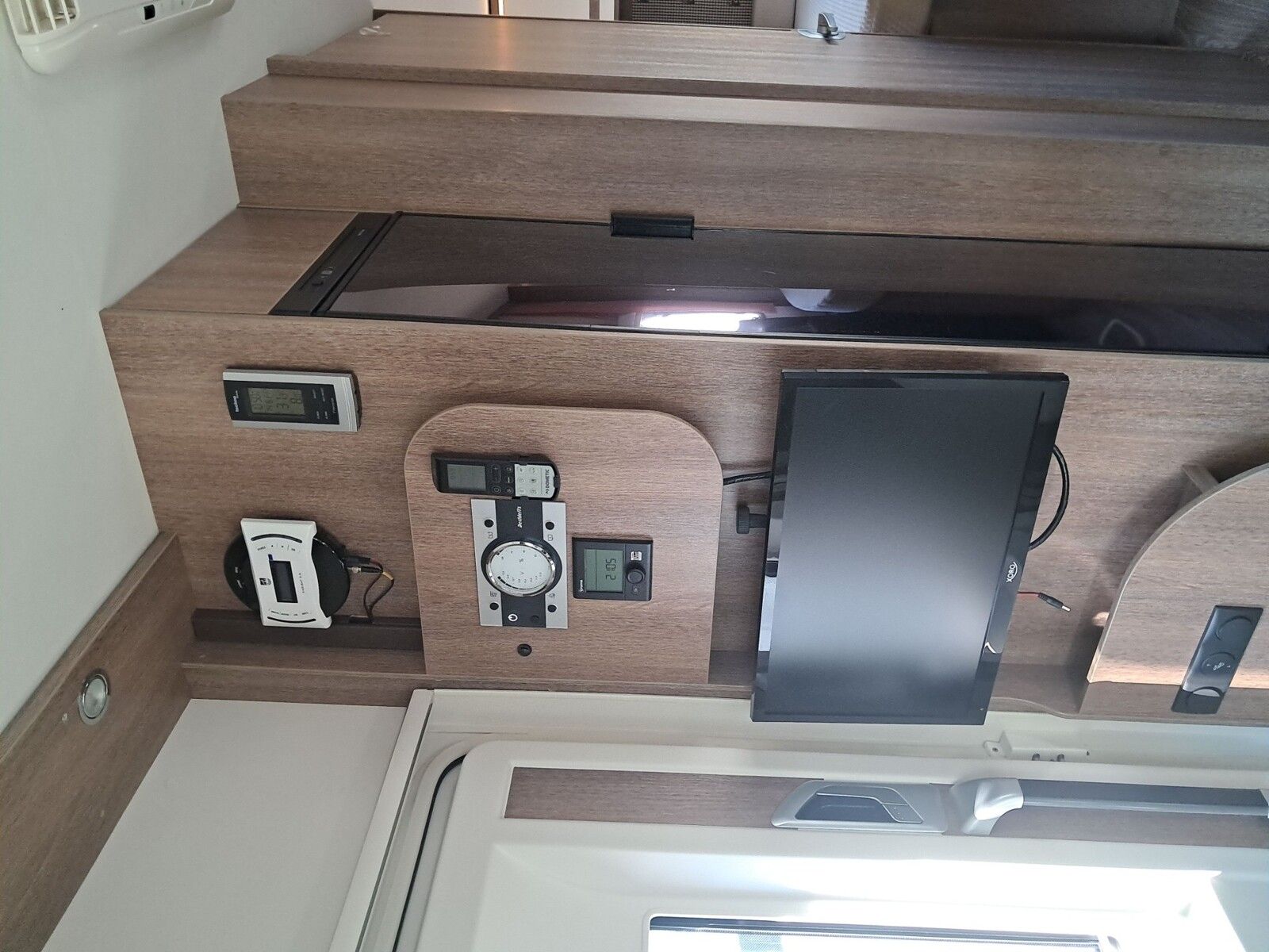 Fahrzeugabbildung Glücksmobil T 6757 Dachklima, Rückfahrkamera, Markise, TV
