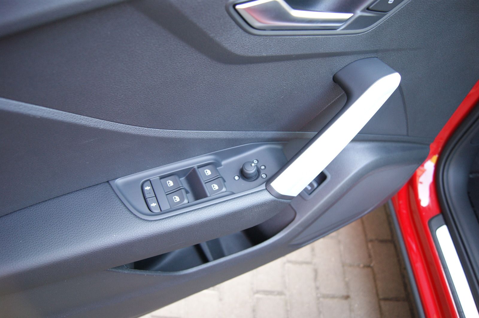 Fahrzeugabbildung Audi Q2 35 TDI design S-LINE AUDI-SOUND LED ANHZV PDC