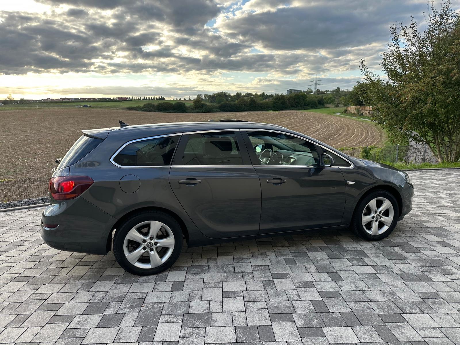 Opel Astra 2011 — photo 13