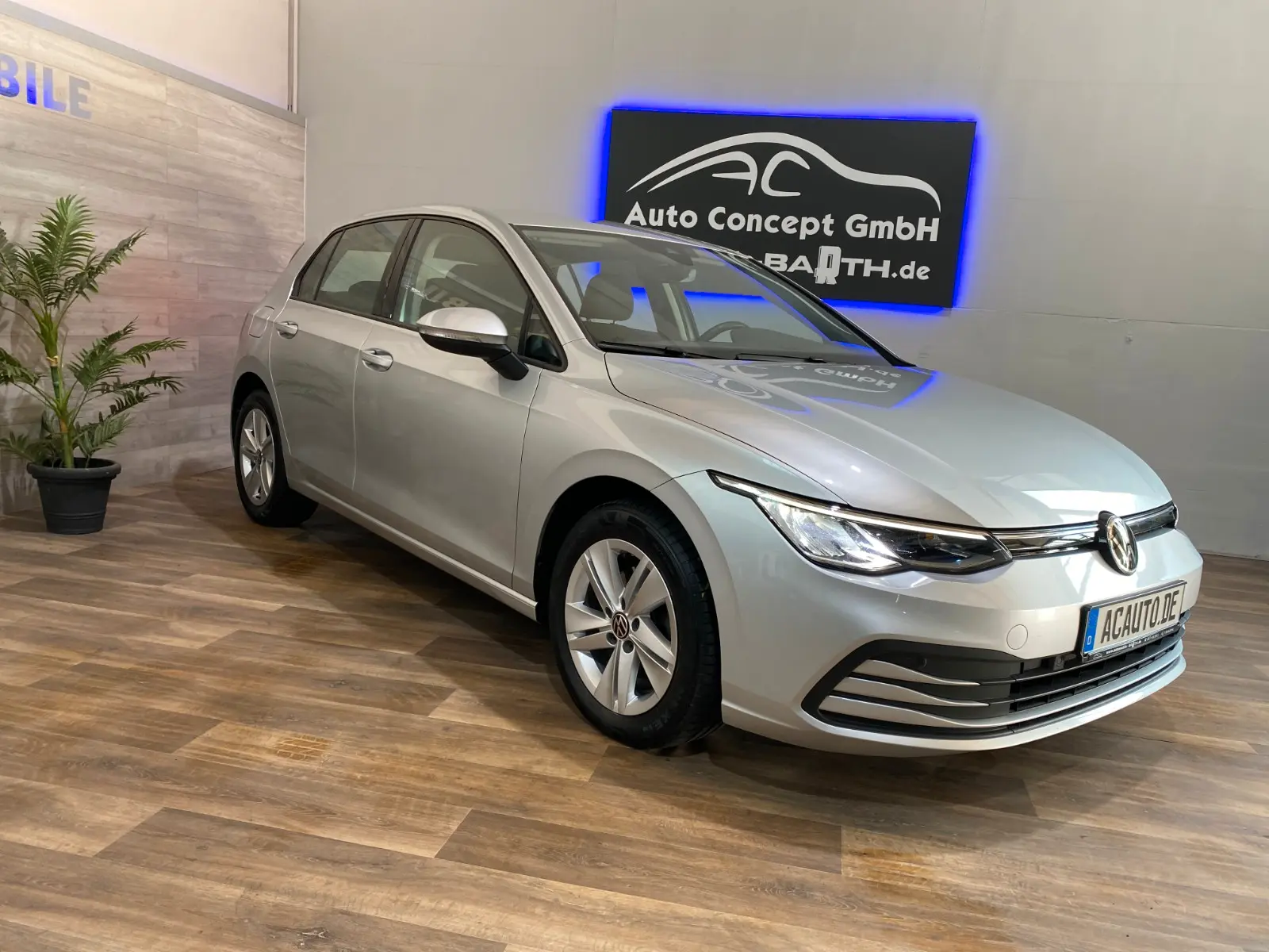 Volkswagen Golf VIII Life +LED +NAVI +SZH +AmbientBel, миниатюра 2