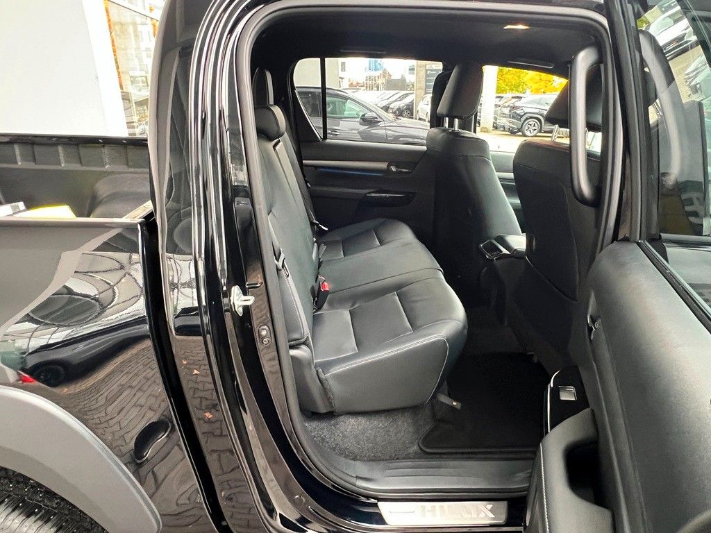 Fahrzeugabbildung Toyota Hilux Double Cab 2.8 D Invincible 4x4 NAVI 360°
