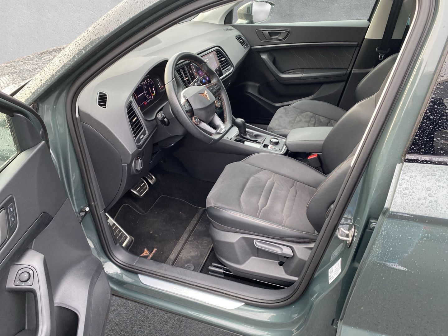 Fahrzeugabbildung CUPRA Ateca Basis AHK-klappbar Navi Digitales Cockpit