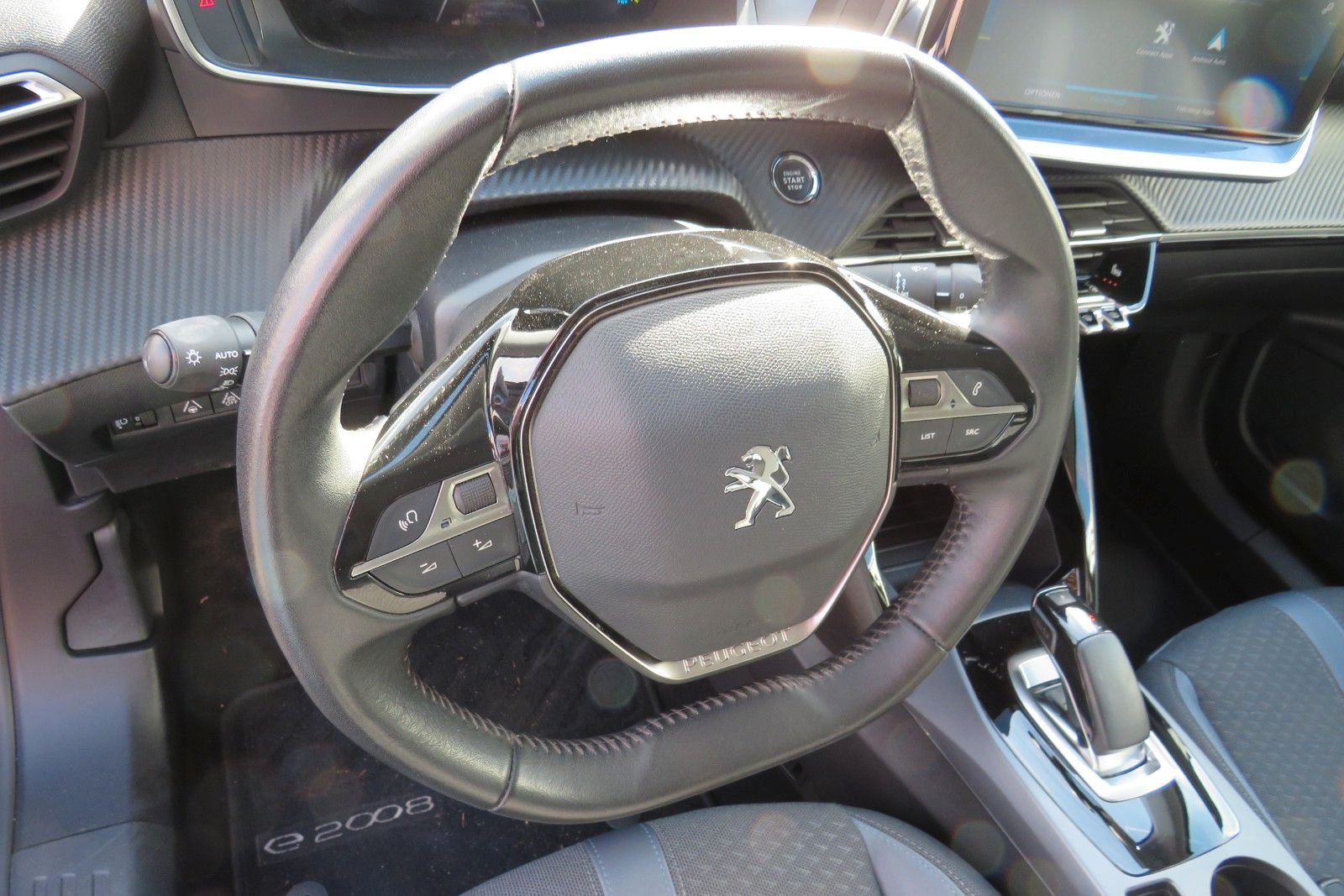 Fahrzeugabbildung Peugeot 2008 e- ALLURE NAVI APP LED SITZH. KAMERA PDC